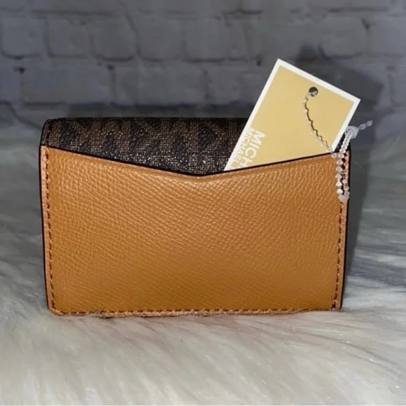 Michael Kors THEODORA Xbody/JET SET Wallet 2pc Set - Picture 8 of 8